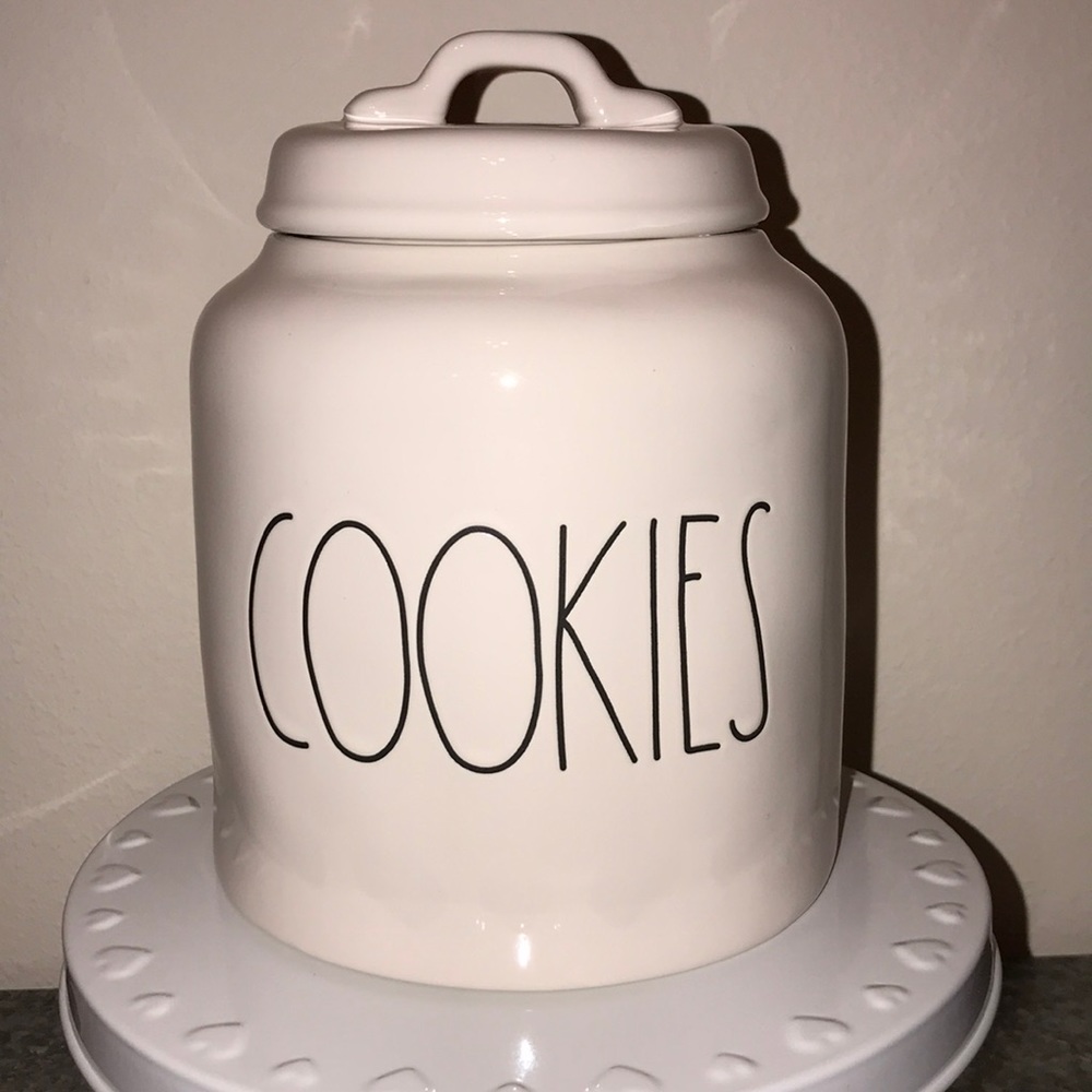 SOLD‼️ Rae Dunn Cookies Canister